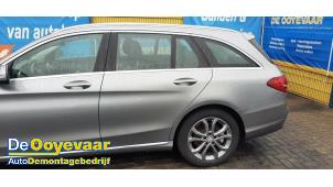 Używane Drzwi lewe tylne wersja 4-drzwiowa Mercedes C Estate (S205) C-180 BlueTEC, C-180 d 1.6 16V Cena € 574,99 Procedura marży oferowane przez Autodemontagebedrijf De Ooyevaar