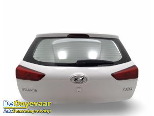 Usados Portón trasero Hyundai i20 (GBB) 1.0 T-GDI 100 12V Precio € 249,99 Norma de margen ofrecido por Autodemontagebedrijf De Ooyevaar