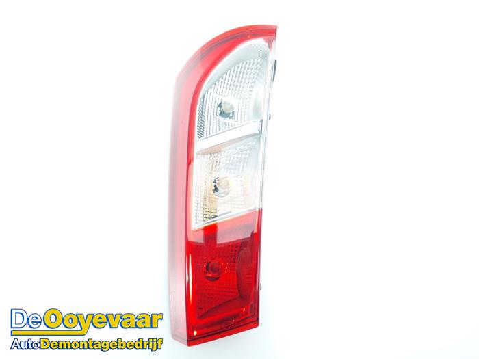 Taillight, right from a Dacia Dokker Express (8S) 1.5 dCi 90 2018