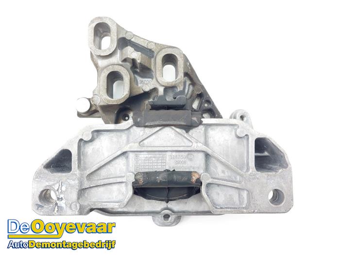 Gearbox mount from a Mercedes-Benz A (177.0) 1.3 A-200 Turbo 16V 2018