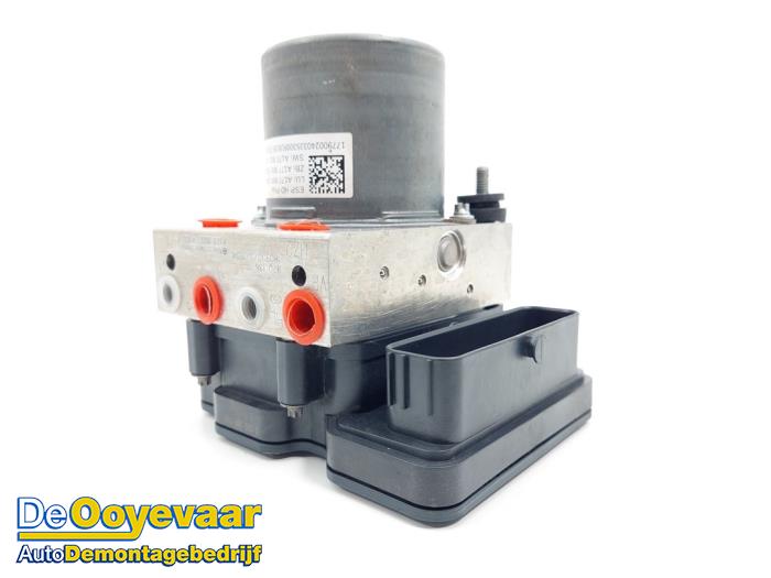 Usagé Bloc ABS Mercedes A (177.0) 1.3 A-200 Turbo 16V Prix € 79,99 Règlement à la marge proposé par Autodemontagebedrijf De Ooyevaar