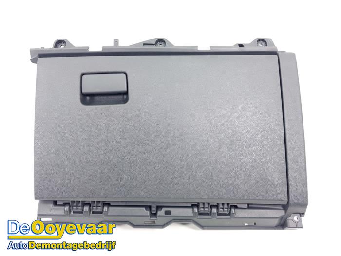 Glovebox from a Toyota Corolla Touring Sport (E21/EH1) 1.8 16V Hybrid 2020
