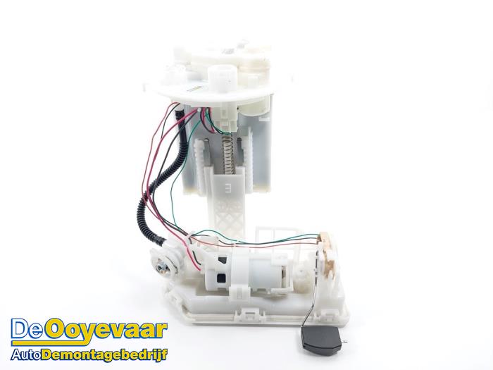 Electric fuel pump from a Toyota Corolla Touring Sport (E21/EH1) 1.8 16V Hybrid 2020