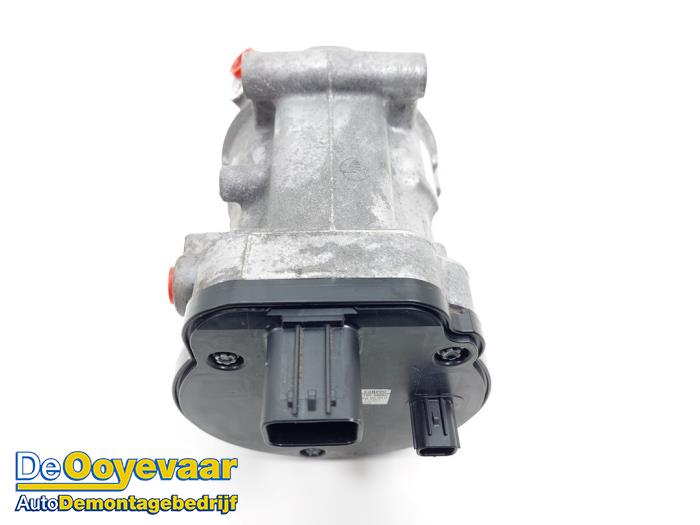 Air conditioning pump from a Toyota Corolla Touring Sport (E21/EH1) 1.8 16V Hybrid 2020