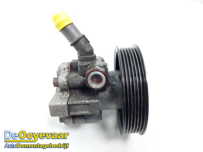 Power steering pump from a Opel Insignia Sports Tourer 2.0 CDTI 16V 160 Ecotec 2011