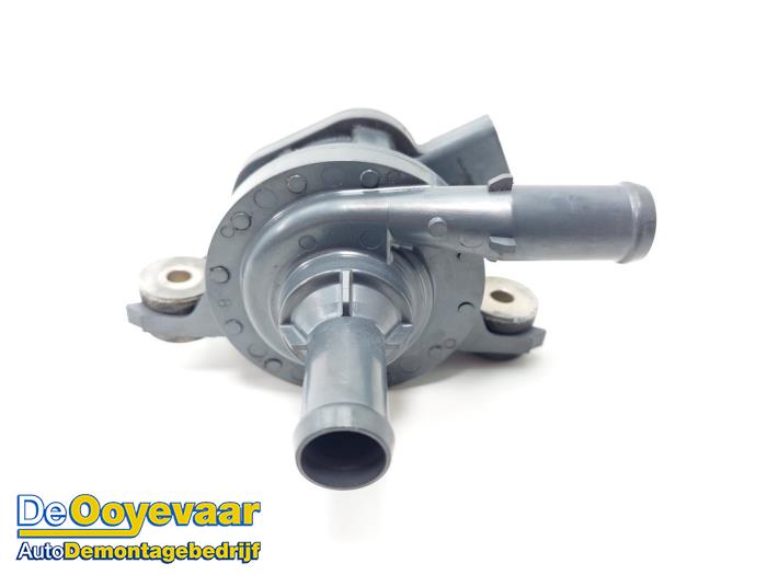 Begagnade Extra vattenpump Toyota Corolla Touring Sport (E21/EH1) 1.8 16V Hybrid Pris € 25,00 Marginaltabell erbjuds av Autodemontagebedrijf De Ooyevaar