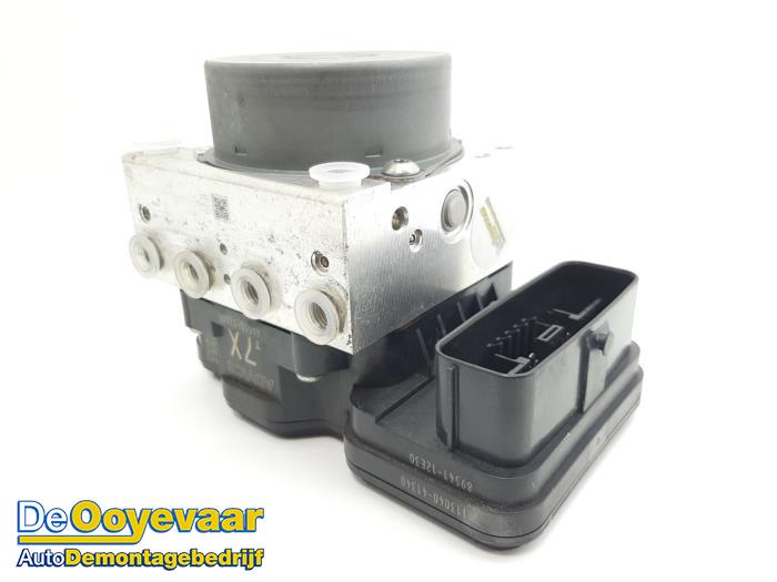 Usagé Pompe ABS Toyota Corolla Touring Sport (E21/EH1) 1.8 16V Hybrid Prix € 49,99 Règlement à la marge proposé par Autodemontagebedrijf De Ooyevaar