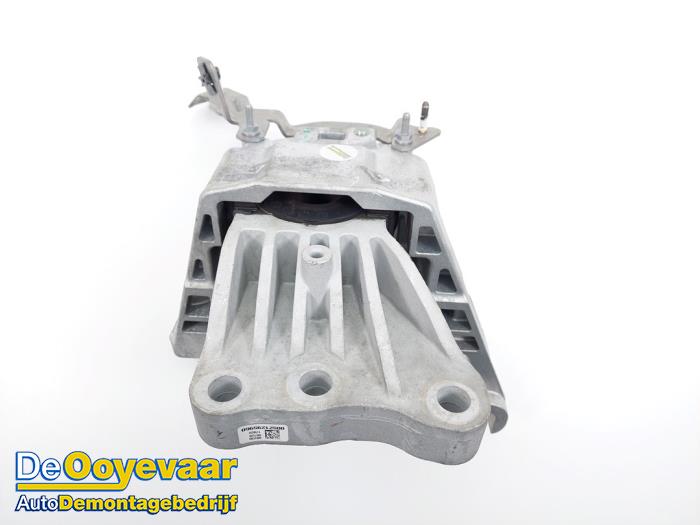 Used Engine mount Jeep Compass II (MP) 1.3 4XE 240 16V 4x4 Price € 59,99 Margin scheme offered by Autodemontagebedrijf De Ooyevaar