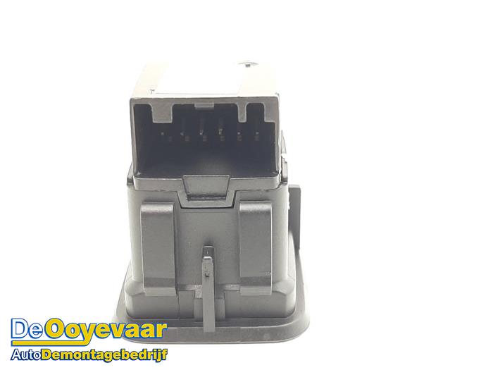 Tailgate switch from a Jeep Compass (MP) 1.3 4XE 240 16V 4x4 2020
