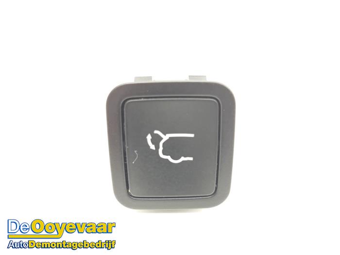 Tailgate switch from a Jeep Compass (MP) 1.3 4XE 240 16V 4x4 2020