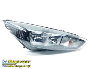 Used Headlight, right Ford Focus 3 Wagon 1.0 Ti-VCT EcoBoost 12V 125 Price € 149,99 Margin scheme offered by Autodemontagebedrijf De Ooyevaar