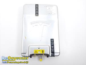 Usagé Chargeur de batterie Tesla Model S 85 Prix € 749,99 Règlement à la marge proposé par Autodemontagebedrijf De Ooyevaar