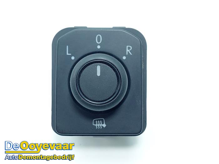 Mirror switch from a Volkswagen Polo VI (AW1) 1.0 TSI 12V 2019