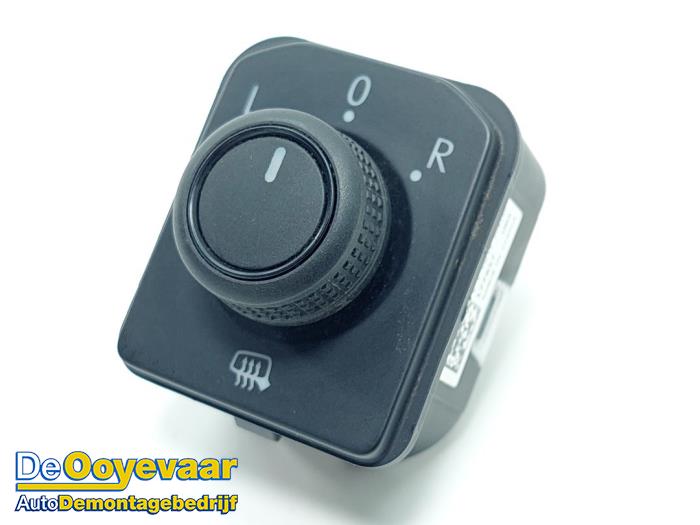 Mirror switch from a Volkswagen Polo VI (AW1) 1.0 TSI 12V 2019