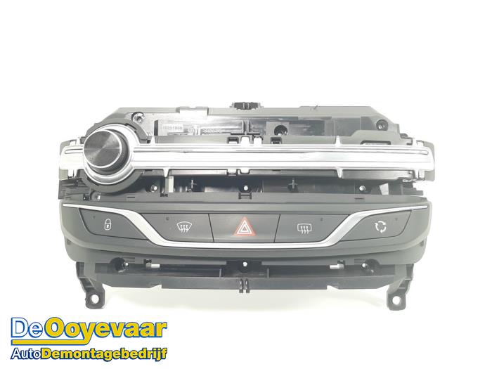 Unidad de control multimedia de un Peugeot 308 (L3/L8/LB/LH/LP) 1.2 12V e-THP PureTech 110 2015