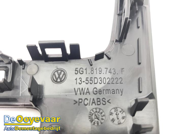 Cadre radio d'un Volkswagen Golf VII (AUA) 1.5 TSI Evo BMT 16V 2019