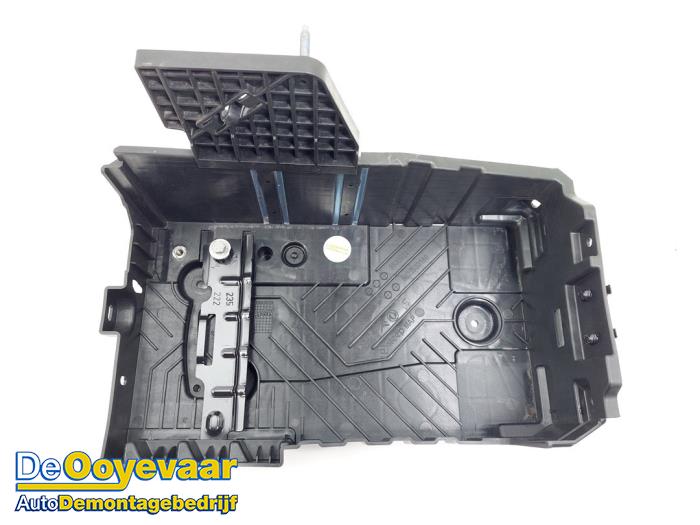 Battery box from a Peugeot 208 II (UB/UH/UP) 1.2 Vti 12V PureTech 75 2021