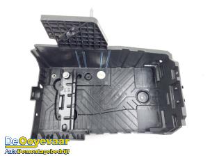 Used Battery box Peugeot 208 II (UB/UH/UP) 1.2 Vti 12V PureTech 75 Price € 14,99 Margin scheme offered by Autodemontagebedrijf De Ooyevaar