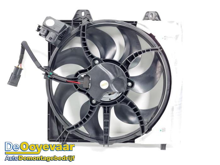 Używane Wentylator Peugeot 208 II (UB/UH/UP) 1.2 Vti 12V PureTech 75 Cena € 69,99 Procedura marży oferowane przez Autodemontagebedrijf De Ooyevaar