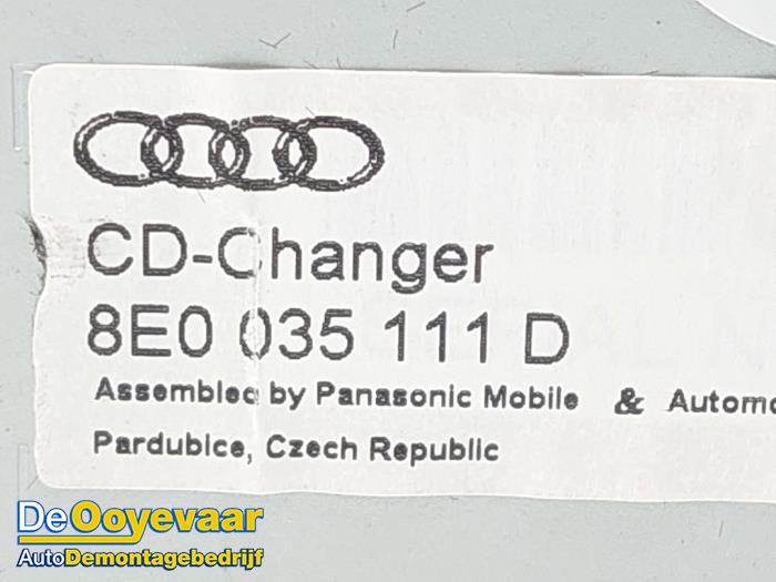 CD Wechsler van een Audi A3 Sportback (8PA) 2.0 FSI 16V 2007