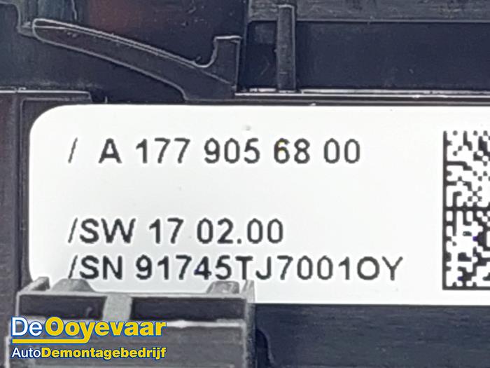 Sitzheizung Schalter van een Mercedes-Benz GLA (H247) 1.3 180 Turbo 16V 2021