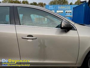 Used Front door 4-door, right Volvo V60 I (FW/GW) 2.4 D5 20V Price € 274,99 Margin scheme offered by Autodemontagebedrijf De Ooyevaar