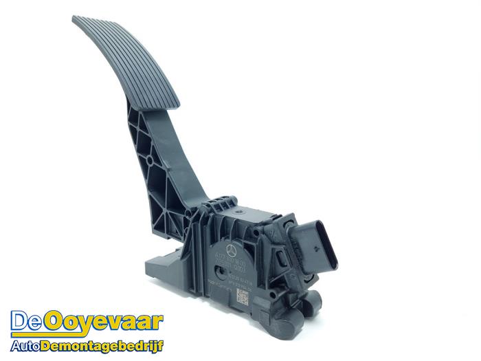Accelerator pedal from a Mercedes-Benz GLA (H247) 1.3 180 Turbo 16V 2021