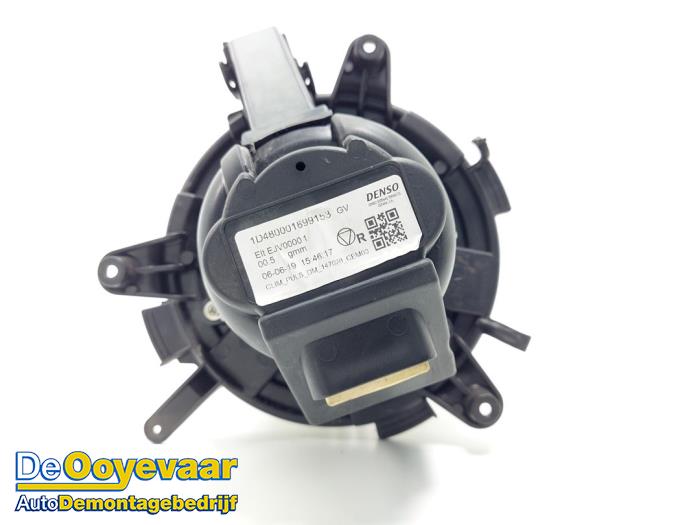 Heating and ventilation fan motor from a Peugeot Expert (VA/VB/VE/VF/VY) 2.0 Blue HDi 150 16V 2019