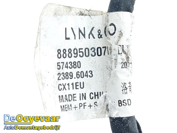 Retrovisor externo izquierda de un Lynk & Co 01 1.5 PHEV 2021
