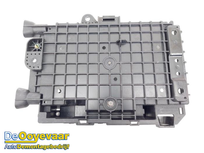 Battery box from a Mercedes-Benz A (177.0) 2.0 A-250 Turbo 16V 2018