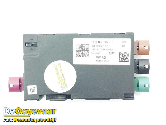 Używane Modul USB Volkswagen Golf VII (AUA) 2.0 R 4Motion 16V Cena € 15,00 Procedura marży oferowane przez Autodemontagebedrijf De Ooyevaar
