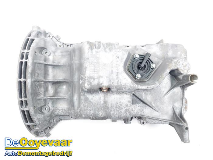 Usagé Couvercle carter Mercedes GLA (156.9) 1.6 180 16V Prix € 269,99 Règlement à la marge proposé par Autodemontagebedrijf De Ooyevaar