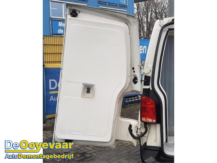 Tylne drzwi samochodu dostawczego z Volkswagen Transporter T6 2.0 TDI 2020