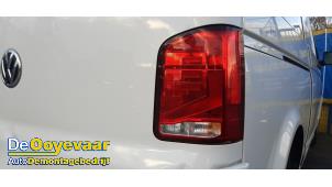 Gebrauchte Rücklicht rechts Volkswagen Transporter T6 2.0 TDI Preis € 69,99 Margenregelung angeboten von Autodemontagebedrijf De Ooyevaar