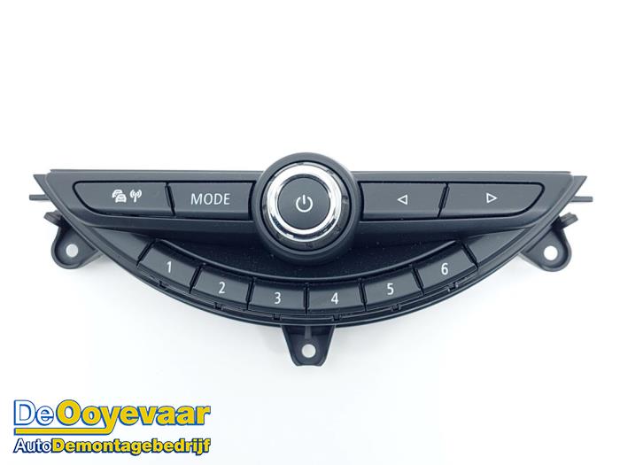 Używane Panel obslugi radia Mini Mini (F56) 1.5 12V Cooper Cena € 25,00 Procedura marży oferowane przez Autodemontagebedrijf De Ooyevaar