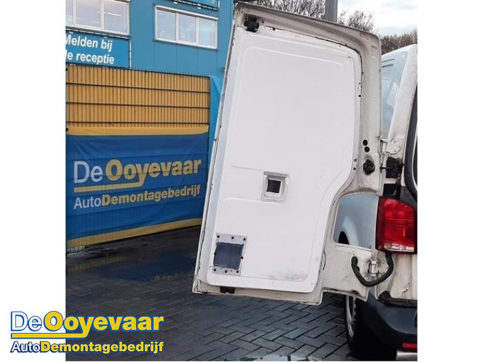 Tylne drzwi samochodu dostawczego z Volkswagen Transporter T6 2.0 TDI 2020