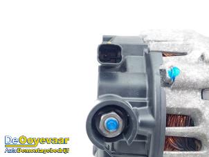 Dynamo från en Opel Mokka 1.2 Turbo 12V 2022