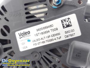 Dynamo från en Opel Mokka 1.2 Turbo 12V 2022
