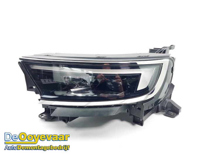 Używane Reflektor lewy Opel Mokka 1.2 Turbo 12V Cena € 449,99 Procedura marży oferowane przez Autodemontagebedrijf De Ooyevaar
