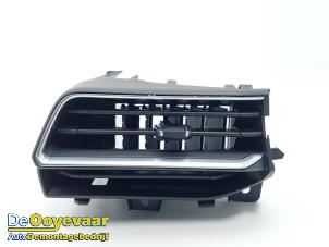 Usados Rejilla de aire de salpicadero Lynk &amp; Co 01 1.5 PHEV Precio € 35,00 Norma de margen ofrecido por Autodemontagebedrijf De Ooyevaar