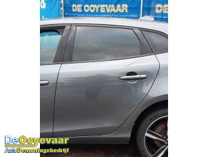 Używane Drzwi lewe tylne wersja 4-drzwiowa Volvo V40 (MV) 1.6 T3 GTDi 16V Cena € 274,99 Procedura marży oferowane przez Autodemontagebedrijf De Ooyevaar