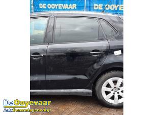 Używane Drzwi lewe tylne wersja 4-drzwiowa Volkswagen Polo V (6R) 1.2 TDI 12V BlueMotion Cena € 299,99 Procedura marży oferowane przez Autodemontagebedrijf De Ooyevaar