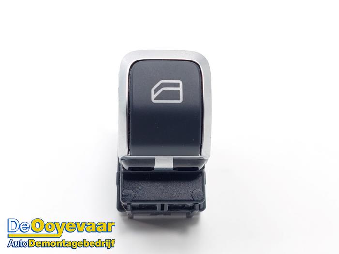 Usados Interruptor de ventanilla eléctrica Lynk &amp; Co 01 1.5 PHEV Precio € 15,00 Norma de margen ofrecido por Autodemontagebedrijf De Ooyevaar