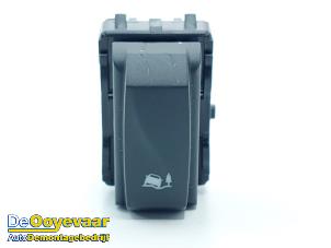 Gebrauchte ESP Schalter Renault Trafic (1FL/2FL/3FL/4FL) 2.0 dCi 16V 120 Preis € 9,99 Margenregelung angeboten von Autodemontagebedrijf De Ooyevaar