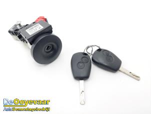 Gebrauchte Zündschloss + Schlüssel Renault Trafic (1FL/2FL/3FL/4FL) 2.0 dCi 16V 120 Preis € 34,99 Margenregelung angeboten von Autodemontagebedrijf De Ooyevaar