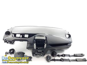 Usagé Airbag set + dashboard Renault Zoé (AG) R90 Prix € 449,99 Règlement à la marge proposé par Autodemontagebedrijf De Ooyevaar