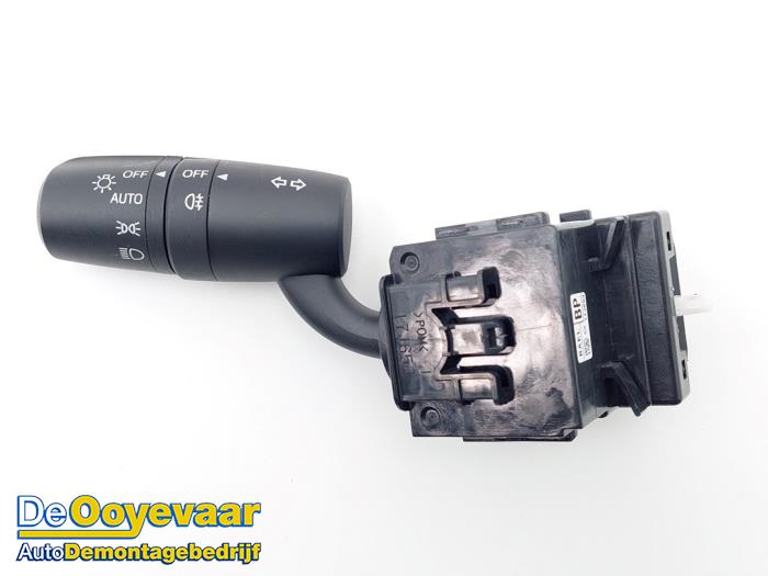 Używane Przelacznik kierunkowskazu Mazda 6 SportBreak (GJ/GH/GL) 2.0 SkyActiv-G 165 16V Cena € 39,99 Procedura marży oferowane przez Autodemontagebedrijf De Ooyevaar