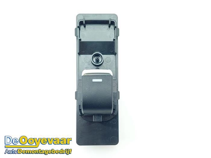 Usados Interruptor de ventanilla eléctrica Mazda 6 SportBreak (GJ/GH/GL) 2.0 SkyActiv-G 165 16V Precio € 29,99 Norma de margen ofrecido por Autodemontagebedrijf De Ooyevaar
