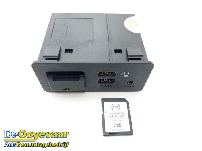 AUX / USB connection Mazda 6 SportBreak 2.0 SkyActiv-G 165 16V
