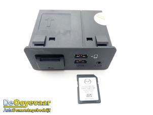 車 新品 未使用マツダ純正AUXユニット USB ☆K69A-66-9U0A